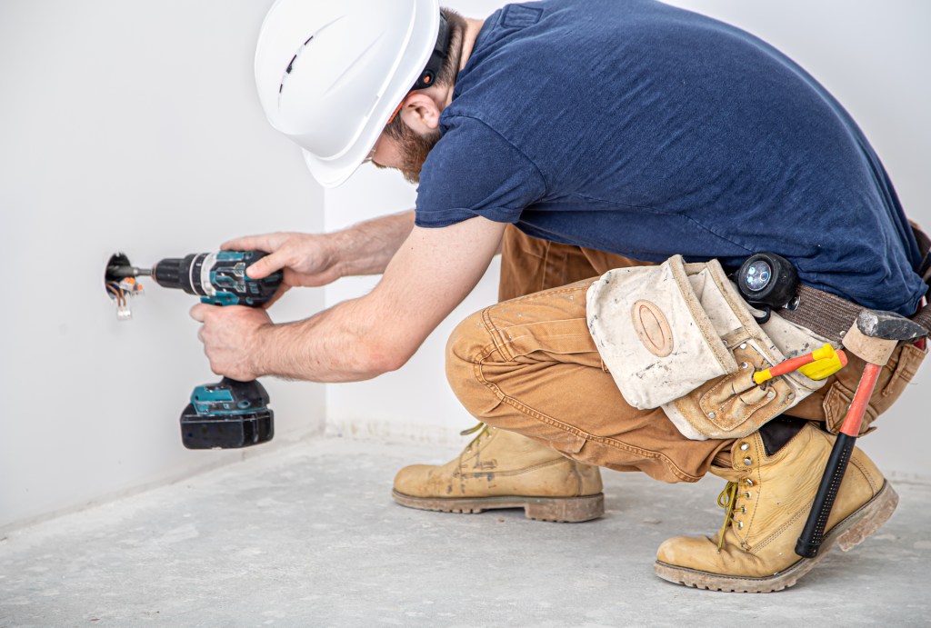 Are There Risks in Hiring a Handyman for Electrical&nbsp;Work?